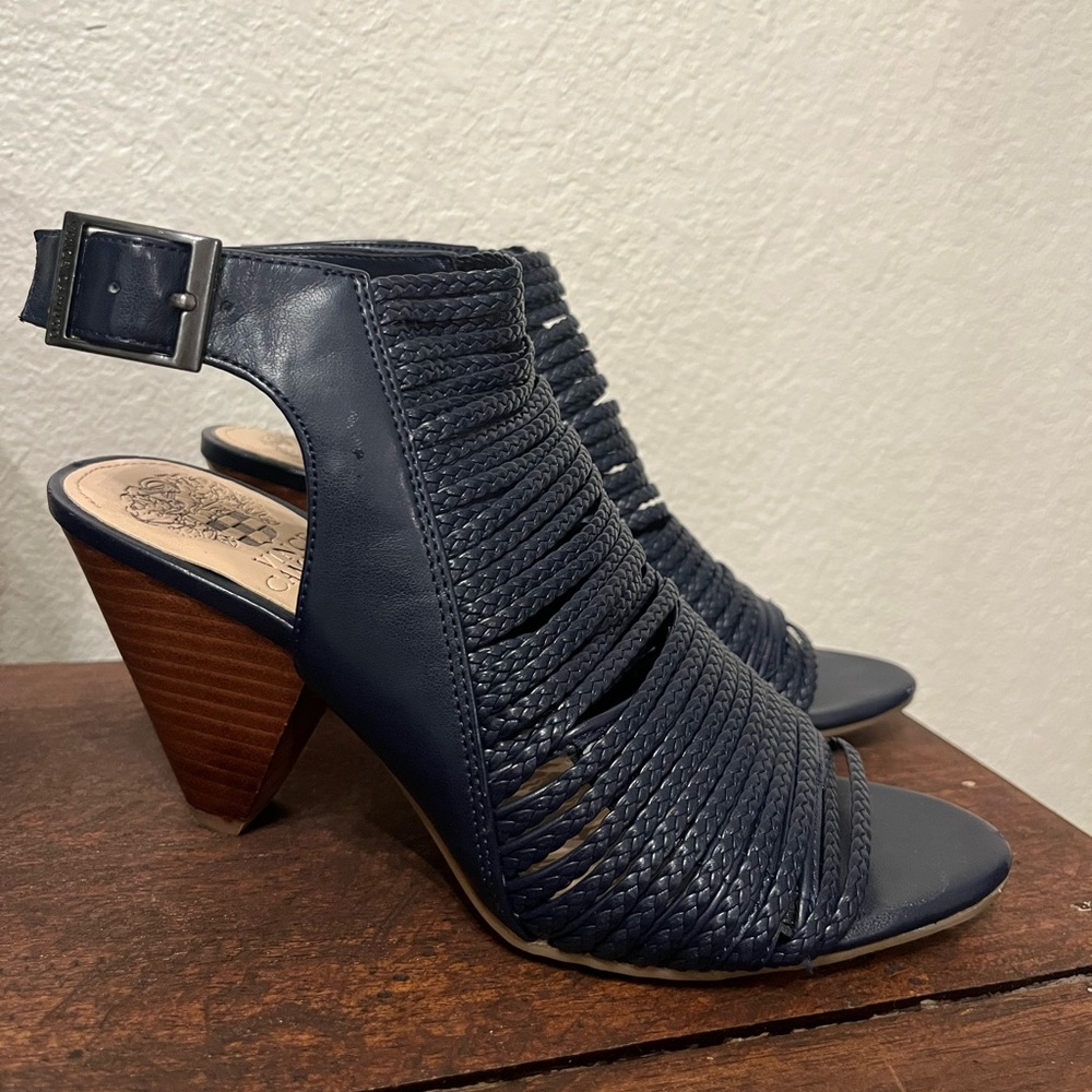 Vince Camuto navy heels size 6.5 Entik